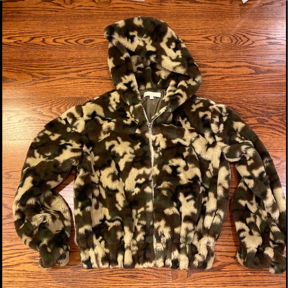 Size S super soft camo fleece.